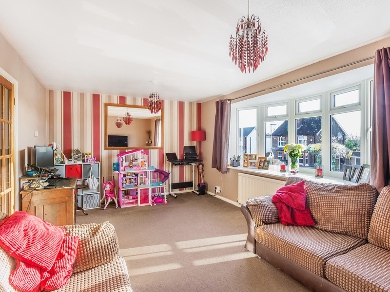 3 Bed House Townhouse To Rent in Horley